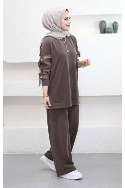 Suede Style 6352 - طقم نسائي أنيق ومريح من القماش المحبوك الناعم مع تفاصيل أز...