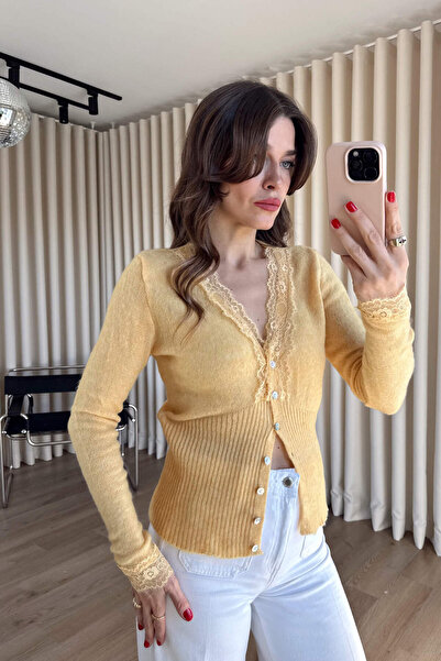 Sue Store Κίτρινη ζακέτα από μαλλί με δαντέλα και κουμπιά