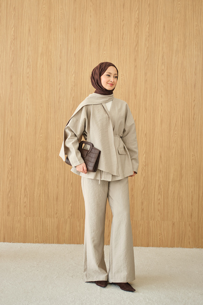 LOCCO Γυναικεία κρέμα με κρυφά κουμπιά και λεπτομέρεια σε σχήμα V