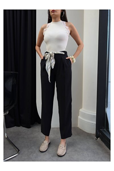 ESRAHELVACI Παντελόνι καρότο με ζώνη και φουλάρι