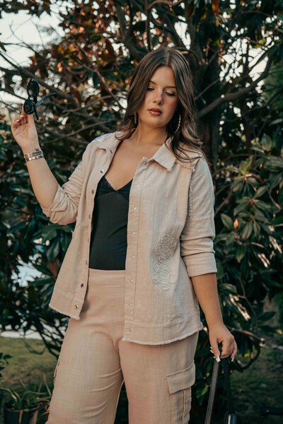 Roxxlen Γυναικείο μπουφάν μεγάλου μεγέθους με λεπτομέρειες από παγιέτες