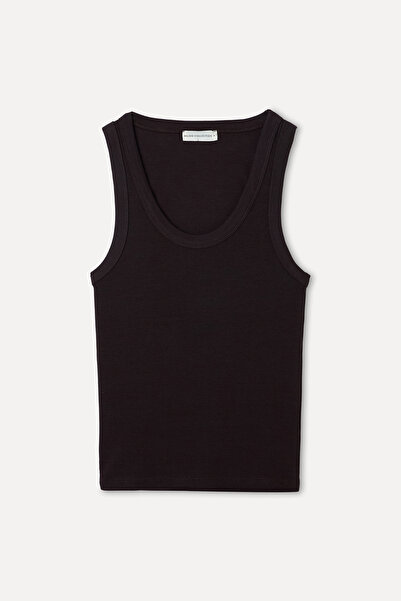 Mudo Fitted Open Neck Tank Top
