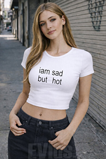 EVIus Tricou crop imprimat pentru femei, cu un design trist, dar atrăgător.