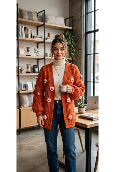 TrakyaTrend Papatya Bahçesi – El Örgüsü Görünümlü Turuncu Oversize Hırka