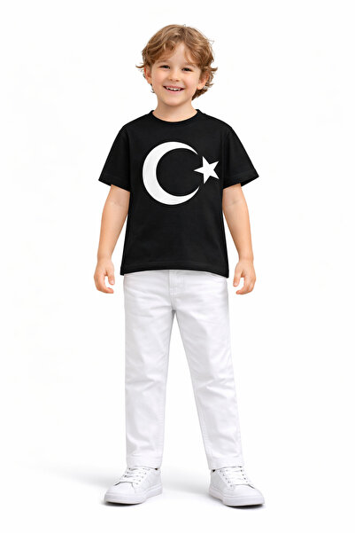 ues Crna majica sa printom meseca i zvezde i set belih pantalona