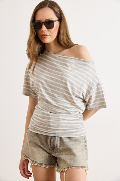 Olalook Γυναικεία γκρι λευκή μπλούζα με λεπτομέρεια ντραπέ και ρίγες από βισκ...