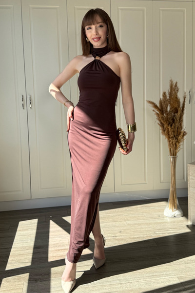 Dilay Gökoğlu Butik Κομψό μίντι φόρεμα με αξεσουάρ στο λαιμό και ψηλό γιακά μ...