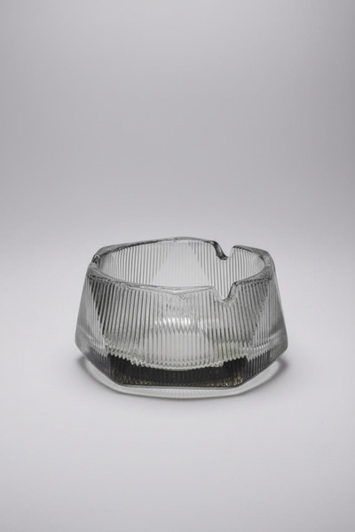 İpek Porselen Μοντέρνας Σχεδίασης Διαφανές Γυάλινο Τασάκι 10 εκ.