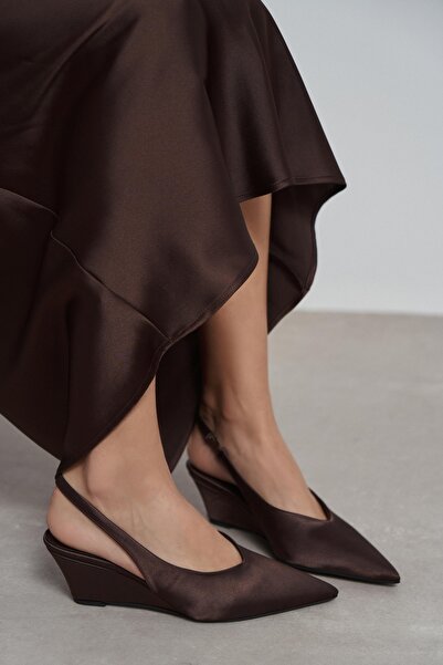 NİŞANTAŞI SHOES Γυναικεία παπούτσια με τακούνι Meloni Brown Satin με λεπτομέρ...