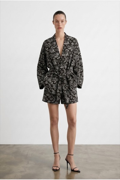 Quzu Κιμονό καφέ με λεπτομέρεια από σχέδιο φουσκωτών σχεδίων