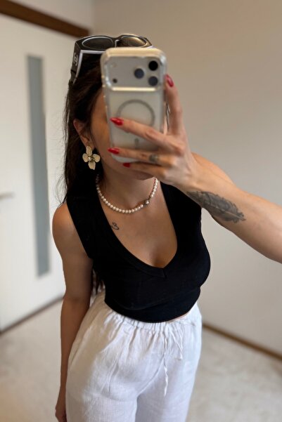 MoyStore Black V-Neck Top