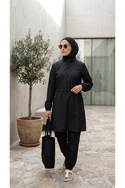 Plistre Γυναικείο μονόχρωμο μαύρο μαγιό με φερμουάρ, ελαστικό τελείωμα στη μέ...