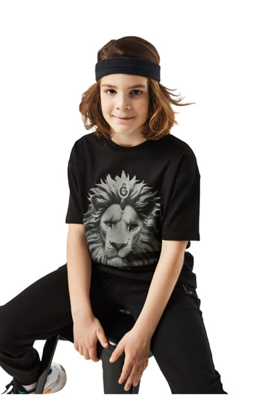 Galatasaray Παιδικό μπλουζάκι με στάμπα με αδειοδοτημένο σχέδιο Μαύρο Λιοντάρι