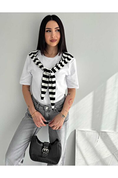 Noa&Noa Noa Noa Γυναικείο λευκό μπλουζάκι Basic Oversize με λεπτομέρεια φουλά...