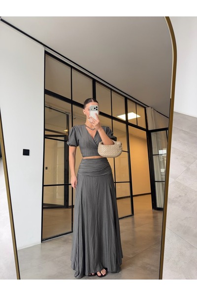 BB Bensu Buyruk ΣΕΤ ΜΠΛΟΥΖΑΚΙ ΜΕ ΔΕΣΜΕΥΣΕΙΣ ΚΑΙ ΜΑΞΙ ΦΟΥΣΤΑ ΑΝΘΡΑΚΙΤΙΚΟ