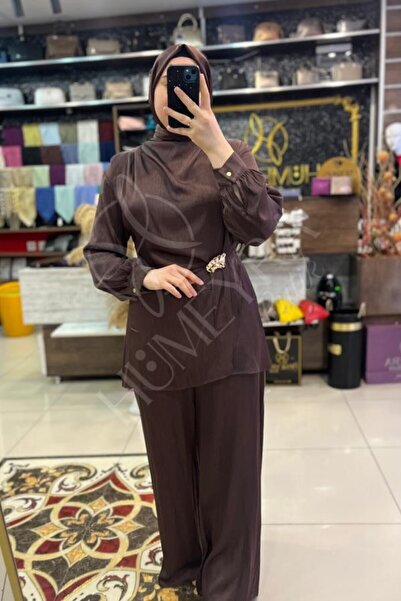 HUMEYRA Brooch Detailed Silk Trousers with Detailing Talım