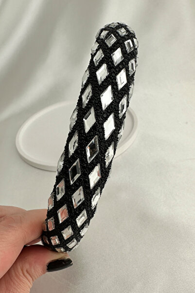 Modex Κομψό, αστραφτερό στέμμα με σχέδιο τριγώνου από πέτρες μπαγκέτας