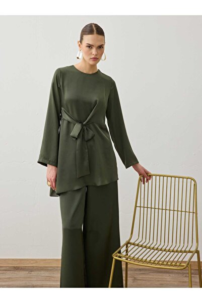 Refka Costum cu detalii de legare din țesătură lucioasă - Verde -