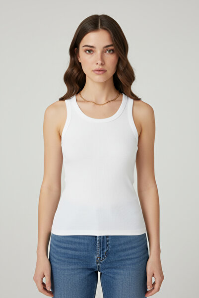 THEWERT Women's White Crew Neck Basic Slim Fit Undershirt