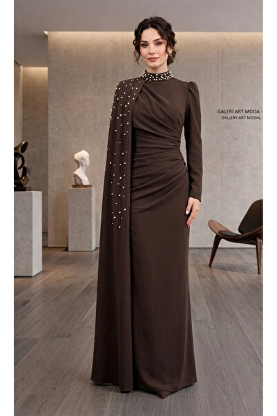 PERADO Βραδινό φόρεμα με μανδύα και λεπτομέρειες από πέρλες