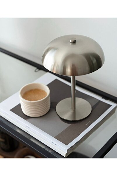 MİEN gümüş renk masa lambası