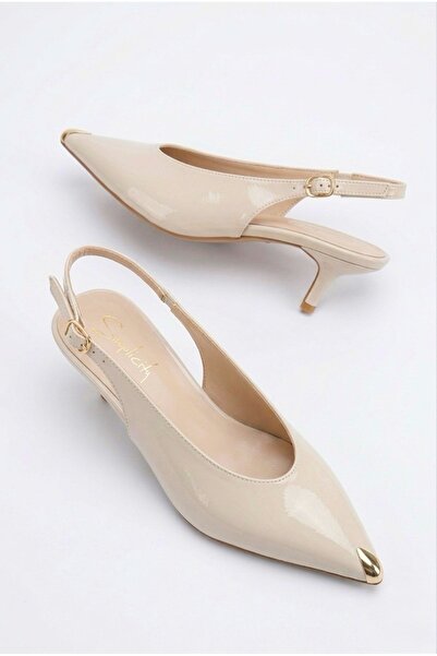 simplicity Μπεζ πτυχωτά δερμάτινα παπούτσια με τακούνι kitten και χρυσή λεπτο...