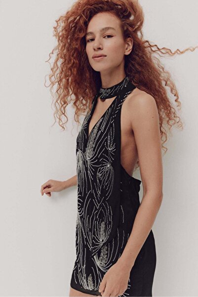 H&M فستان مزين بياقة هالتر