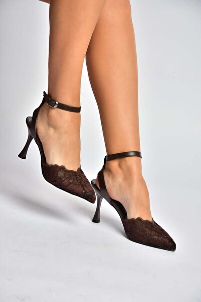 Fox Shoes Y752044206 Καφέ δαντελωτά γυναικεία παπούτσια με λεπτό τακούνι