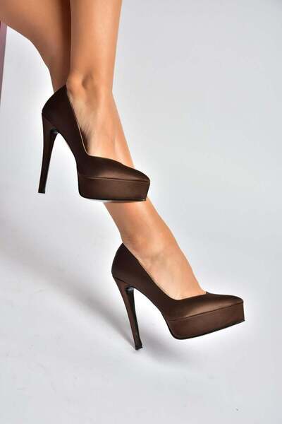 Fox Shoes Y246221604 Καφέ υφασμάτινα γυναικεία παπούτσια με λεπτό τακούνι