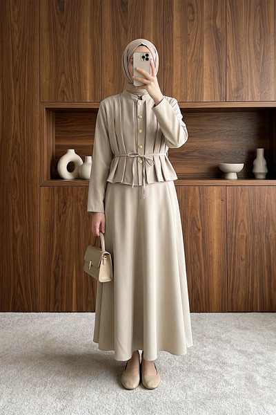 MODAQU طقم تنورة كريب مطوية بأزرار - بيج