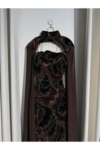 Boutique 219 فستان سهرة بني بتطريزات فاخرة