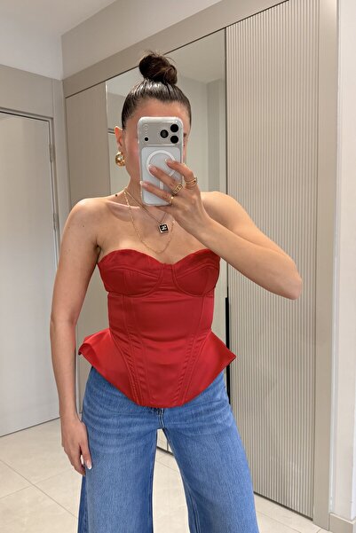 Gizem Ecemiş Misu Kırmızı Straplez Saten Büstiyer