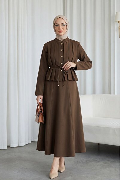 Modamorfo Κοστούμι κρεπ με πλισέ μπροστά και κουμπιά, με φούστα που δένει στη...