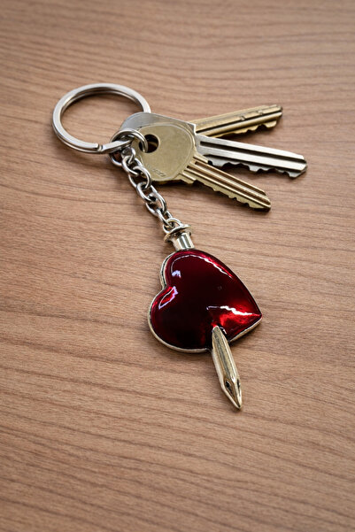 HER ŞEY NOTA www.herseynota.com Μεταλλικό μπρελόκ με σχέδιο κόκκινης καρδιάς ...