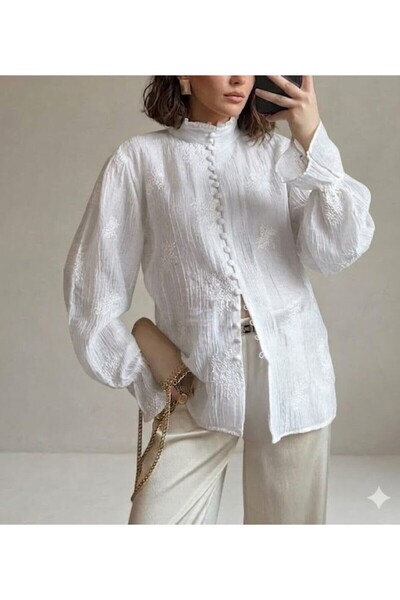 Lavanta Tekstil Κεντημένη μπλούζα με όρθιο γιακά και λεπτομέρεια βολάν στα μα...