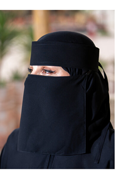 La Rive 3 Pieces of Short, Slightly Covered Nun's Veils