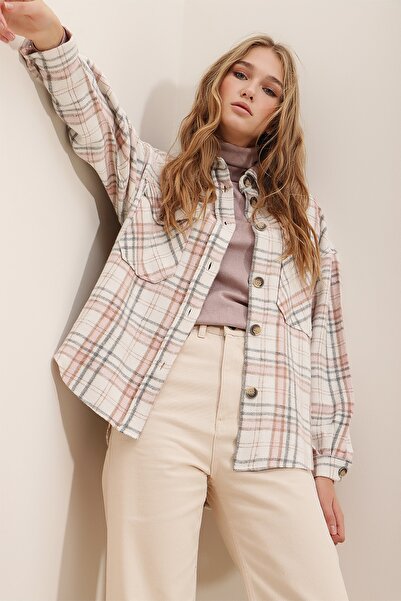 Trend Alaçatı Stili Női ekrü púder kockás mintás bélyegző pamut oversize kabát ing ALC-X7142