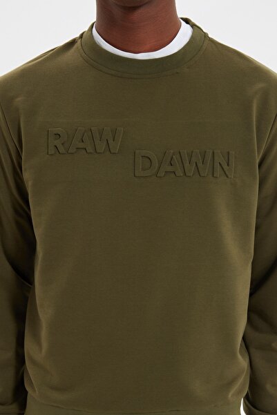 Trendyol Collection Khaki mikina s embosovaným potiskem – pravidelný střih TMNAW22sw1295