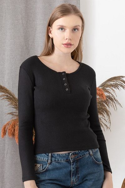 AQE FASHION Γυναικεία μαύρη λεπτή μπλούζα με ριμπ κουμπιά με λεπτομέρειες