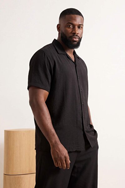 Trendyol Kollektion Schwarzes Oversize-Herrenhemd in Übergröße TMNSS26AX00001