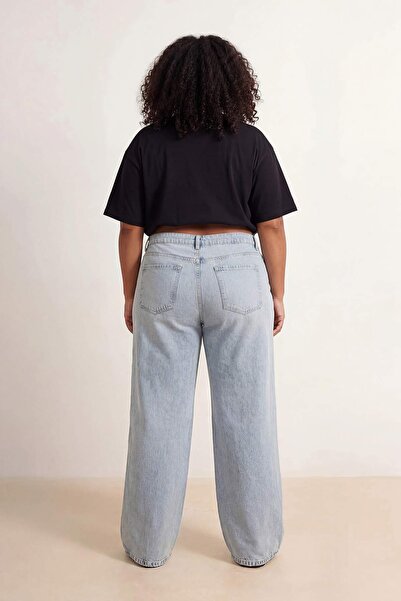 Trendyol Curve Blugi albastru deschis talie înaltă cu detalii pensătură bumba...