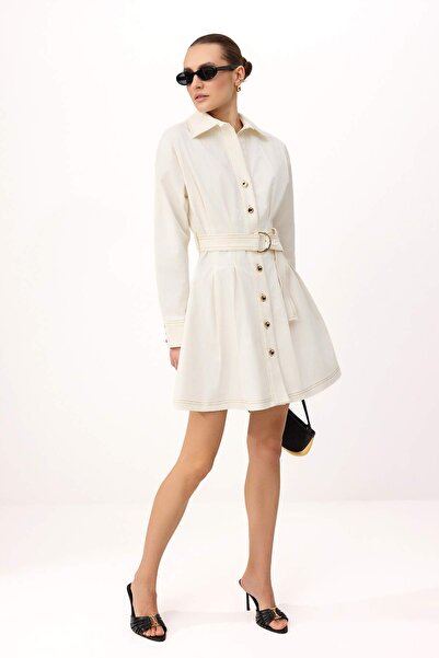 Trendyol Kollektion Ecru geknöpftes kurzes/Mini-Hemdkleid aus Webstoff TWOSS2...