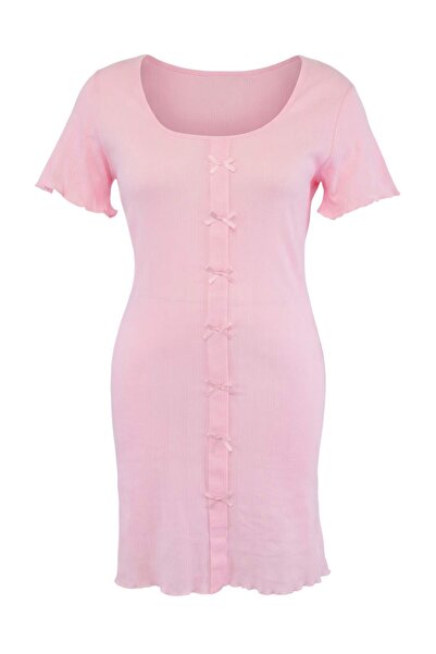 Trendyol Curve قميص نوم وردي اللون محبوك بمقاس كبير