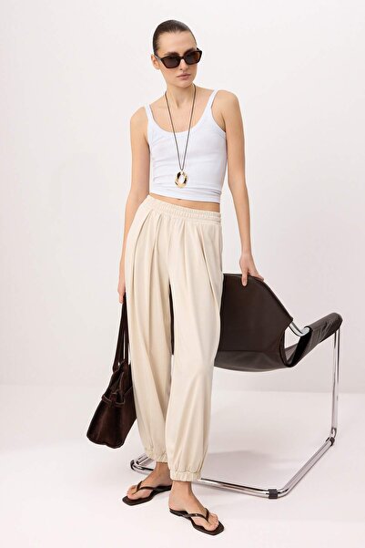 Trendyol Collection بنطلون تريكو قماش بيكي بخصر عادي وربطة خصر من قماش الشالو...