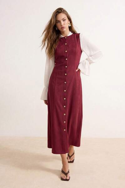 Trendyol Modest Burgunderrotes Jile-Kleid aus gewebtem Wildleder mit goldenen...