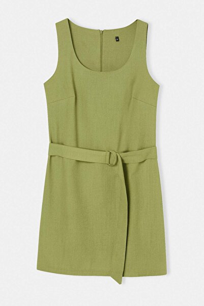 Trendyol Kollektion Khakifarbenes, schlicht geschnittenes, kurzes/mini-gewebt...