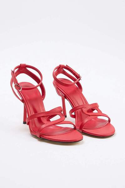 TRENDYOL SHOES Κόκκινα γυναικεία κλασικά παπούτσια με τακούνι 8,5 εκ. TAKSS26...