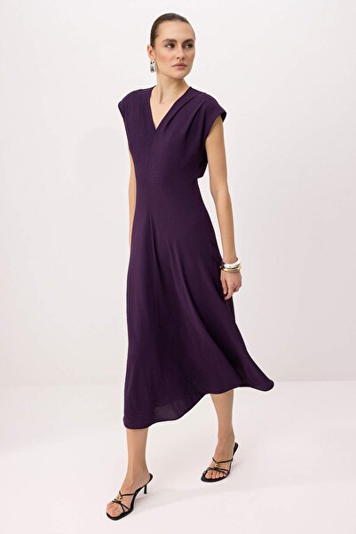 Συλλογή Trendyol Φόρεμα μίντι από ύφασμα με υφή δαμασκηνί TWOSS26EL00553