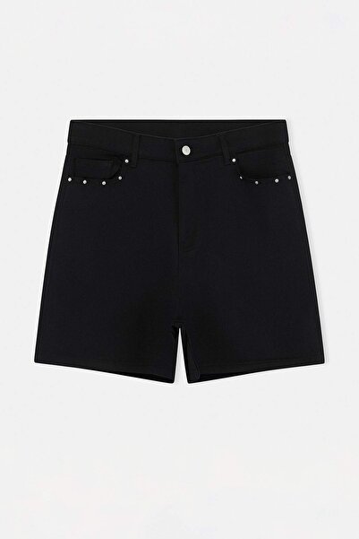 Trendyol Curve شورت دينم أسود غير باهت اللون بخصر عالٍ وتفاصيل تروك من قماش م...