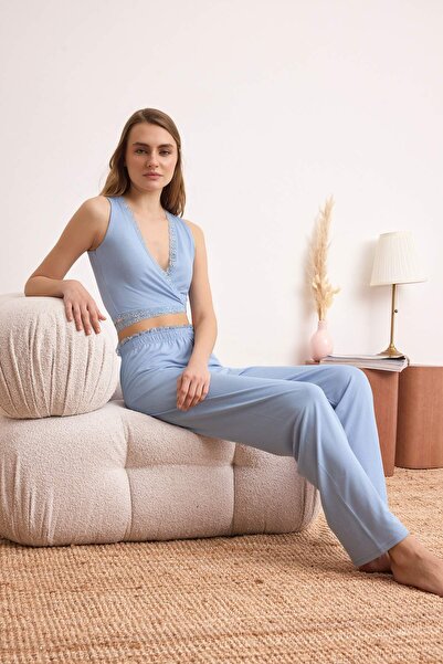 Συλλογή Trendyol Μπλε διπλό σετ πιτζάμες με δαντέλα και λεπτομέρειες από βισκ...